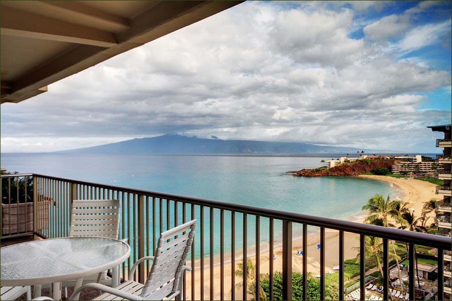Private beachfront condos for rent on Maui's Kaalapali Beach.