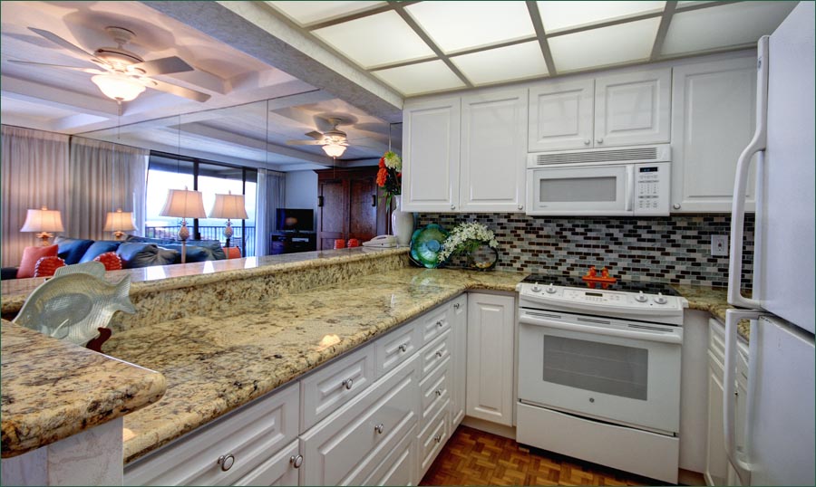 A fully equipped kitchen in the Whaler condo 960 for rent by owner.